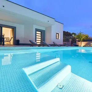 South Cliff Apartment